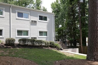 Lockheed Square Apartments in Marietta, GA - Foto de edificio - Building Photo