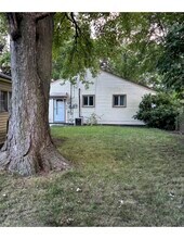 8095 Monroe Blvd in Taylor, MI - Foto de edificio - Building Photo