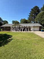 120 S Hawk Dr in Rainbow City, AL - Building Photo