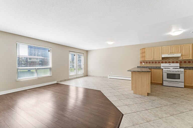 Baseline Court in Ottawa, ON - Building Photo