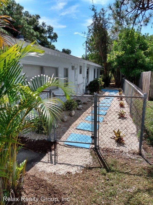 6328 Brentwood Ave in Sarasota, FL - Building Photo