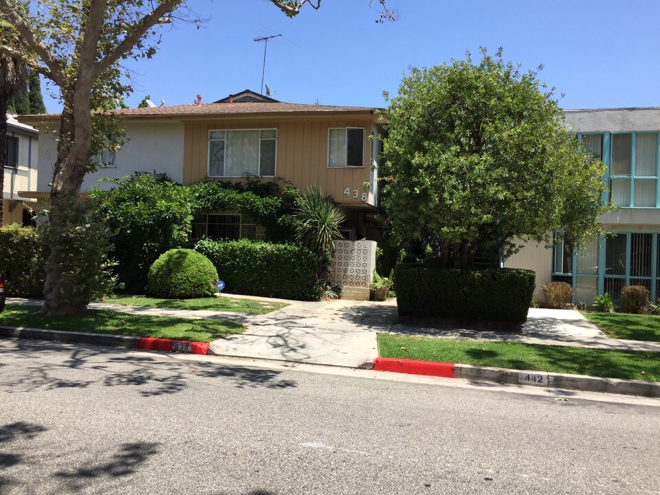 438 S Oakhurst Dr in Beverly Hills, CA - Building Photo