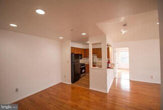 1337 Waterford Dr in Edison, NJ - Building Photo - Building Photo