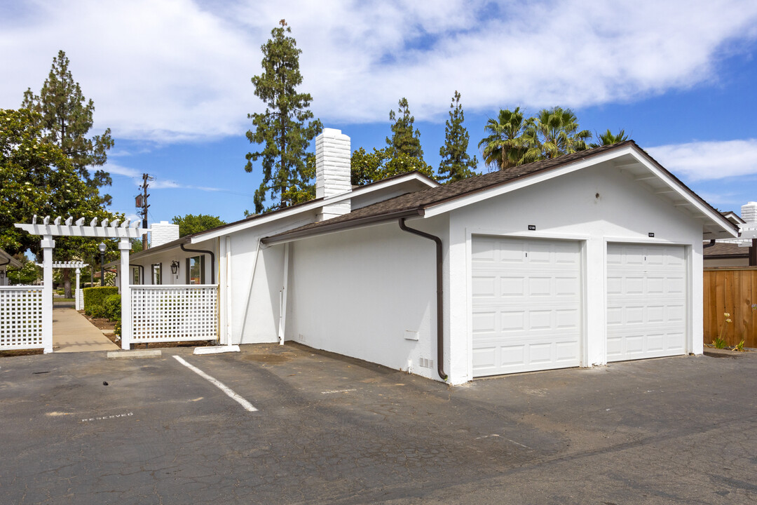 The Arbor Collection in Fresno, CA - Building Photo