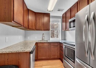 210 W Read St in Baltimore, MD - Building Photo - Building Photo