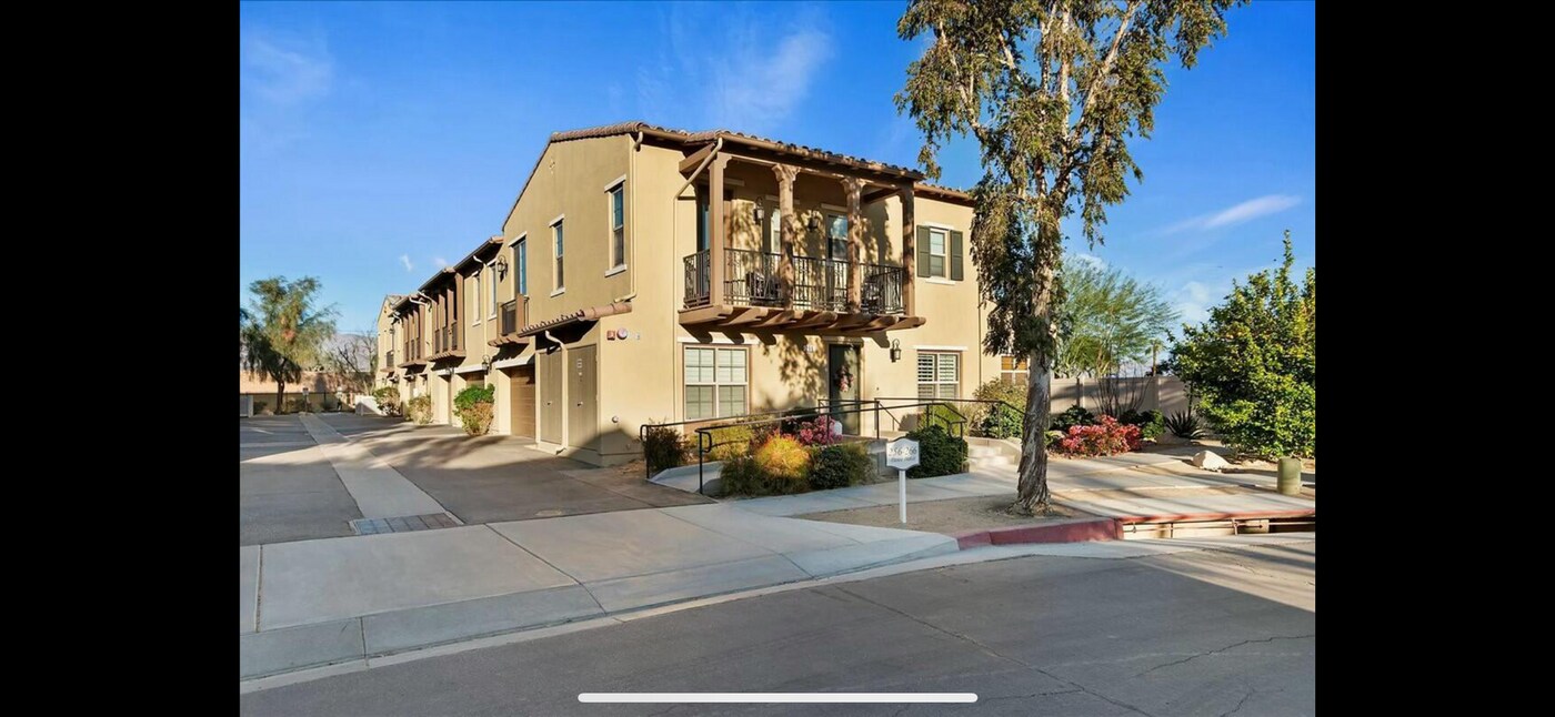 264 Paseo Bravo in Palm Desert, CA - Building Photo