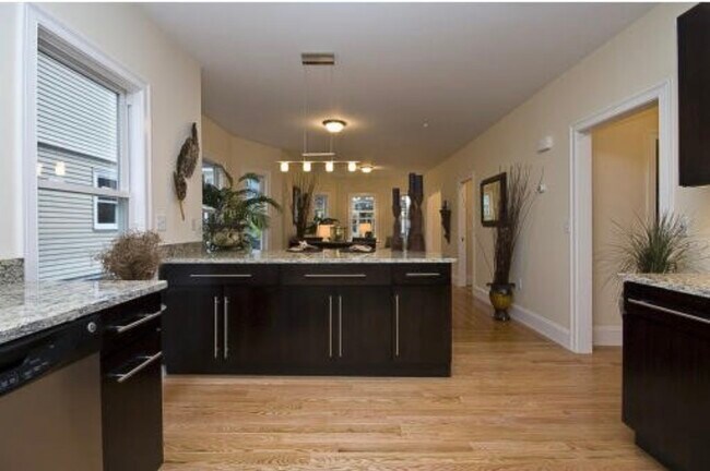 21 Marion Rd, Unit 1 in Belmont, MA - Building Photo - Building Photo