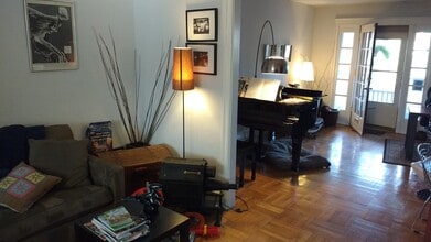 110 E Roumfort Rd in Philadelphia, PA - Building Photo - Building Photo