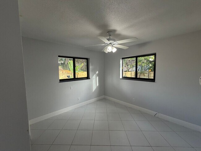 1454 SW 33rd St in Fort Lauderdale, FL - Building Photo - Building Photo