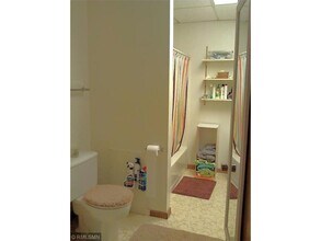 111 1/2 N Main St in River Falls, WI - Foto de edificio - Building Photo