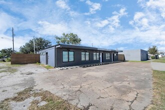 11605 W Hardy Rd in Houston, TX - Foto de edificio - Building Photo