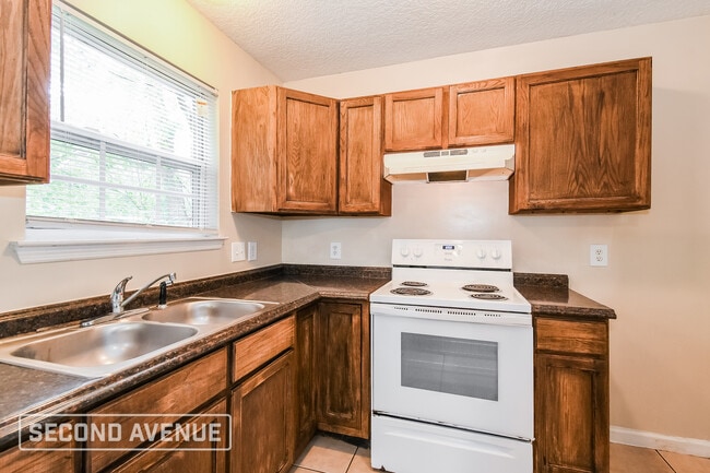 8825 6th Ave in Jacksonville, FL - Foto de edificio - Building Photo