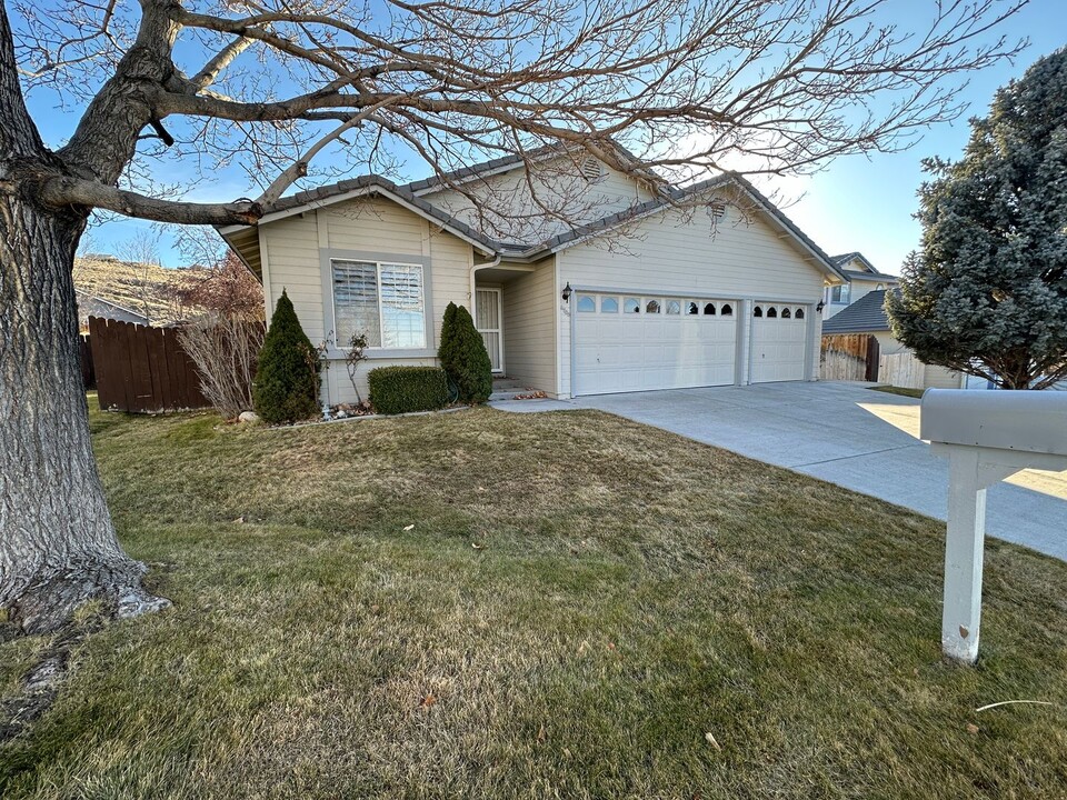 4702 Vista Mountain Ct in Sparks, NV - Building Photo