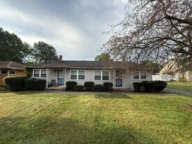 823 Mathews Rd in Youngstown, OH - Building Photo