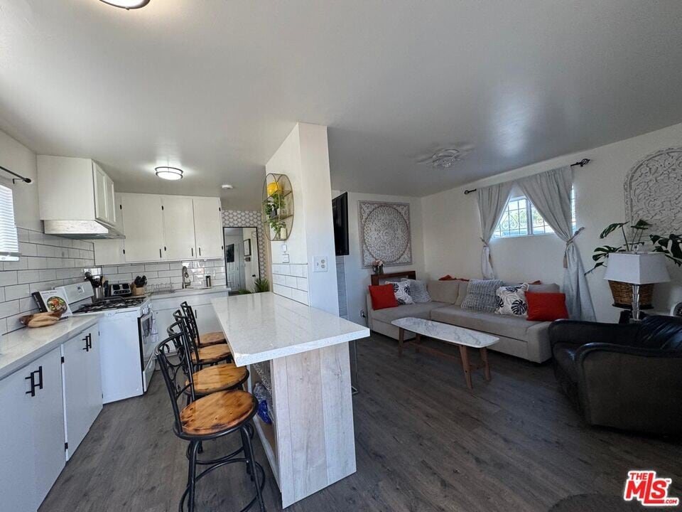 11617 Washington Pl in Los Angeles, CA - Building Photo