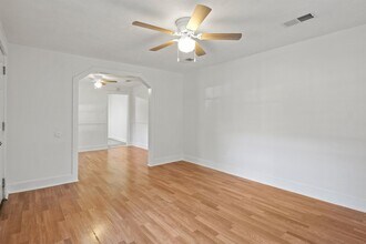 1408 N Bronough St in Tallahassee, FL - Foto de edificio - Building Photo