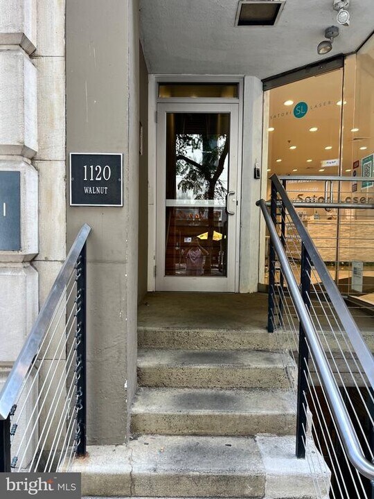 1120 Walnut St in Philadelphia, PA - Building Photo