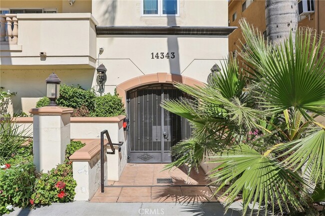 14343 Burbank Blvd in Los Angeles, CA - Building Photo - Building Photo