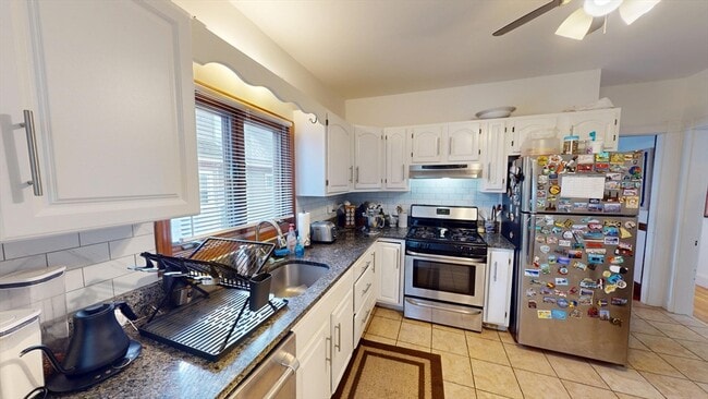 31 Ainsworth St, Unit 2 in Boston, MA - Foto de edificio - Building Photo