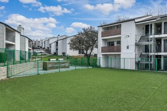 Hills at 5400 in Fort Worth, TX - Building Photo - Building Photo