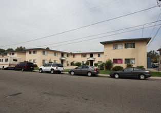 Casa Hermosa in San Diego, CA - Foto de edificio - Building Photo