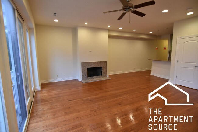 5142 N Clark St, Unit 2 in Chicago, IL - Foto de edificio - Building Photo