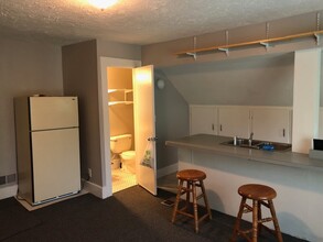 2305 Pine Lake Ave in Keego Harbor, MI - Building Photo - Building Photo