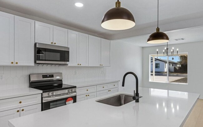 property at 2320 E Whitton Ave