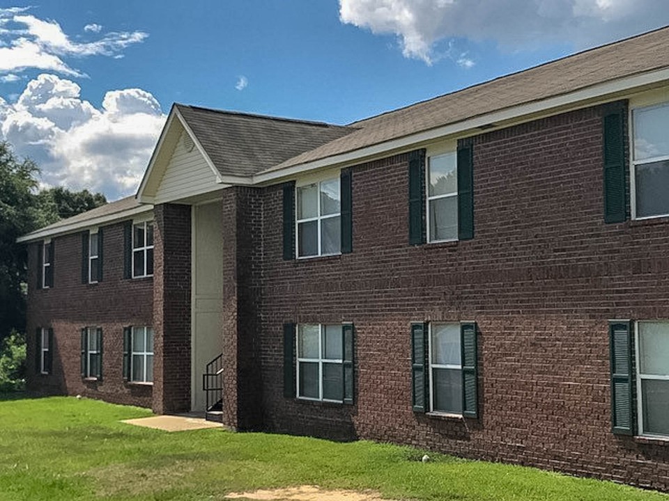 Sun Pointe Apartments in Andalusia, AL - Foto de edificio