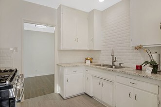 4058 9th Ave, Unit 4058 in Los Angeles, CA - Building Photo - Building Photo