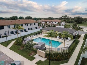 710 Del Vista Rd in Pompano Beach, FL - Building Photo - Building Photo