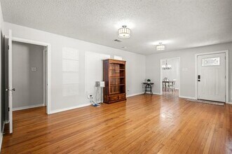 2711 Santa Cruz Dr in Dallas, TX - Building Photo - Building Photo