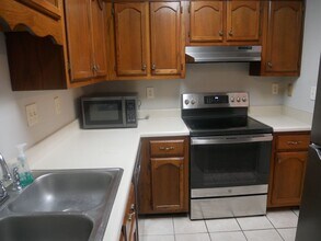 1184 W E Ross Pkwy in Southaven, MS - Building Photo - Building Photo