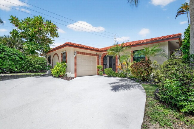 1035 Soelca Dr in West Palm Beach, FL - Building Photo - Building Photo