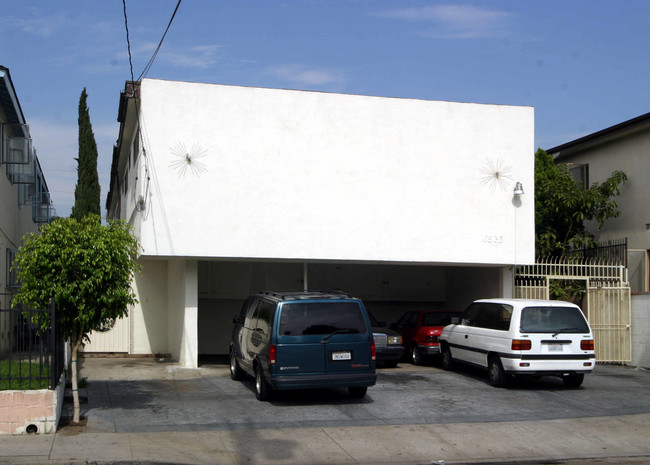 6533 Troost Ave in North Hollywood, CA - Building Photo - Building Photo