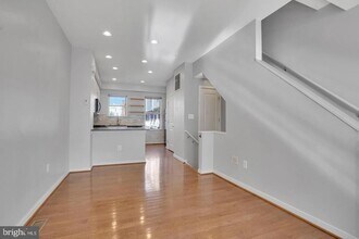 909 5th St SE in Washington, DC - Building Photo - Building Photo