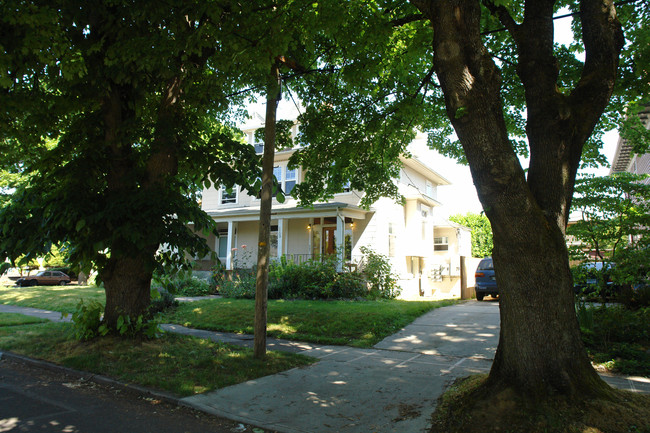 2209 NE Wasco St in Portland, OR - Building Photo - Building Photo