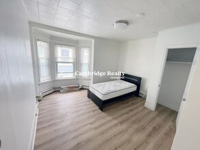 10 Ashland St, Unit 2 in Somerville, MA - Building Photo - Building Photo