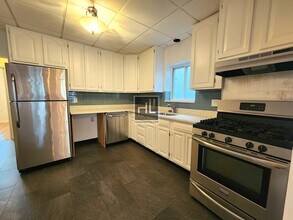 21-72 33rd St-Unit -3 in Queens, NY - Foto de edificio - Building Photo