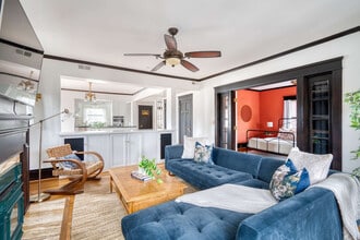 2104 NW Everett St in Portland, OR - Foto de edificio - Building Photo