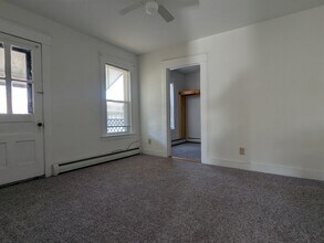 2 Jackson Ave, Unit 3 in Rutland, VT - Foto de edificio - Building Photo