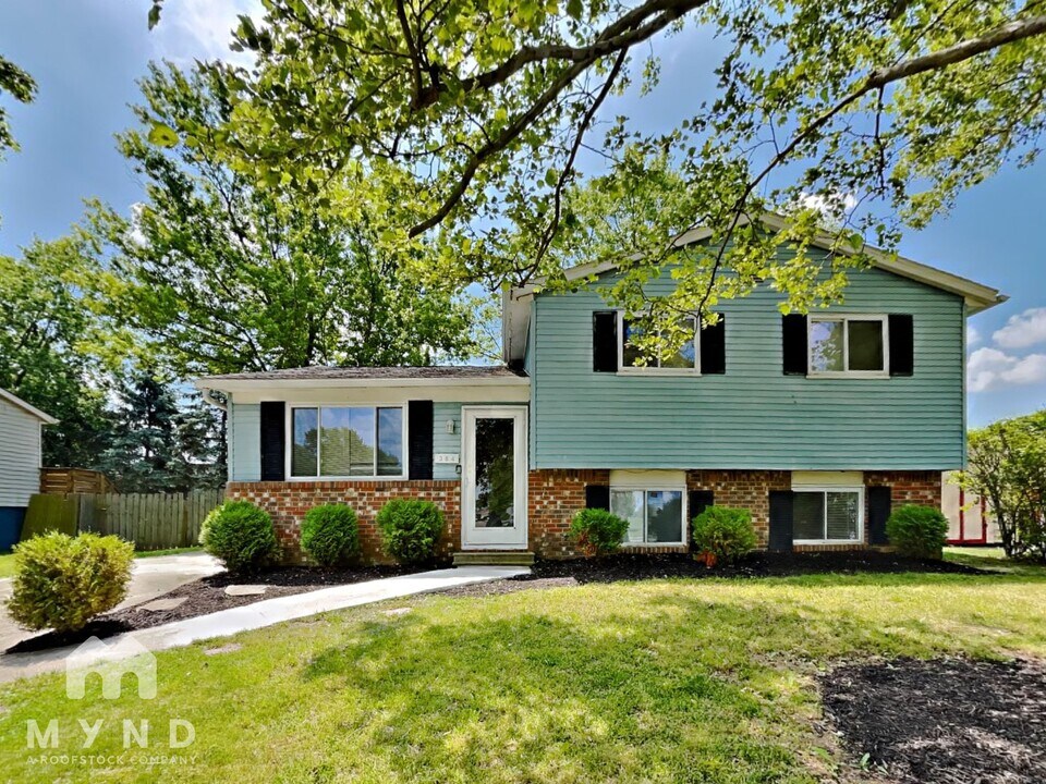 384 Parkdale Dr in West Jefferson, OH - Building Photo