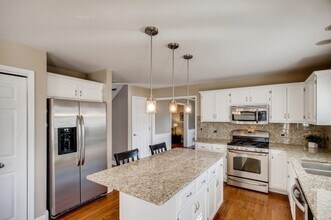 4035 Schillinger Dr in Naperville, IL - Building Photo - Building Photo