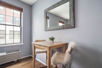 318 W 15th St in New York, NY - Building Photo - Building Photo