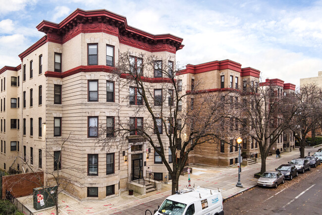 Capital Manor Cooperative in Washington, DC - Foto de edificio - Building Photo