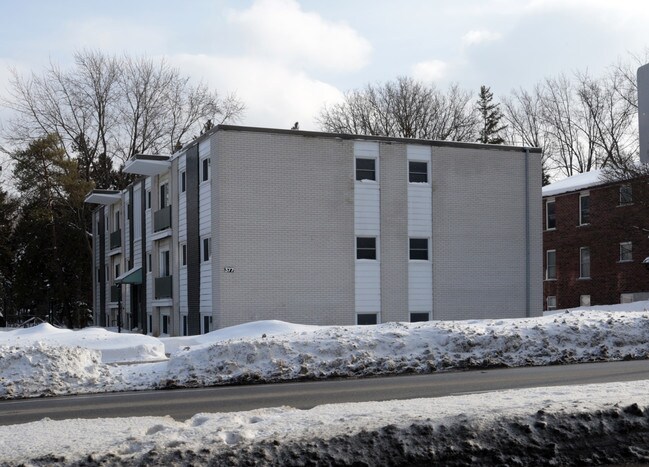 377 Erb St W in Waterloo, ON - Building Photo - Primary Photo