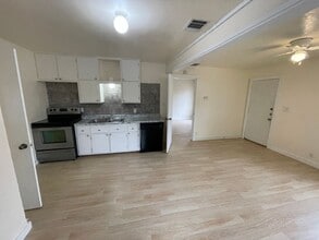 107 W Texas Ave in Killeen, TX - Building Photo - Building Photo