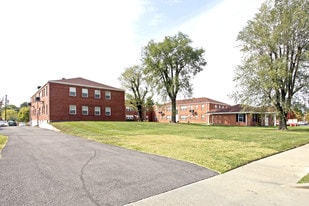 Williamsburg Apartments in Belleville, IL - Building Photo