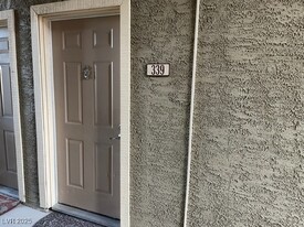 5160 Indian River Dr in Las Vegas, NV - Building Photo