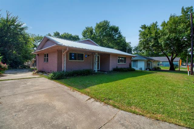 929 Dodson St in Gainesville, TX - Building Photo